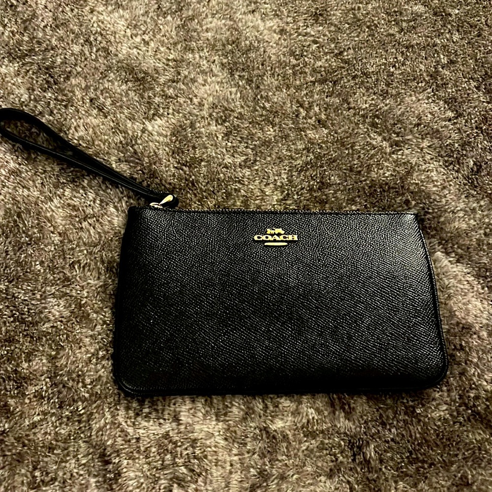 NWT COACH Zipper Wristlet in black
